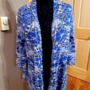 xl shrug blue and white